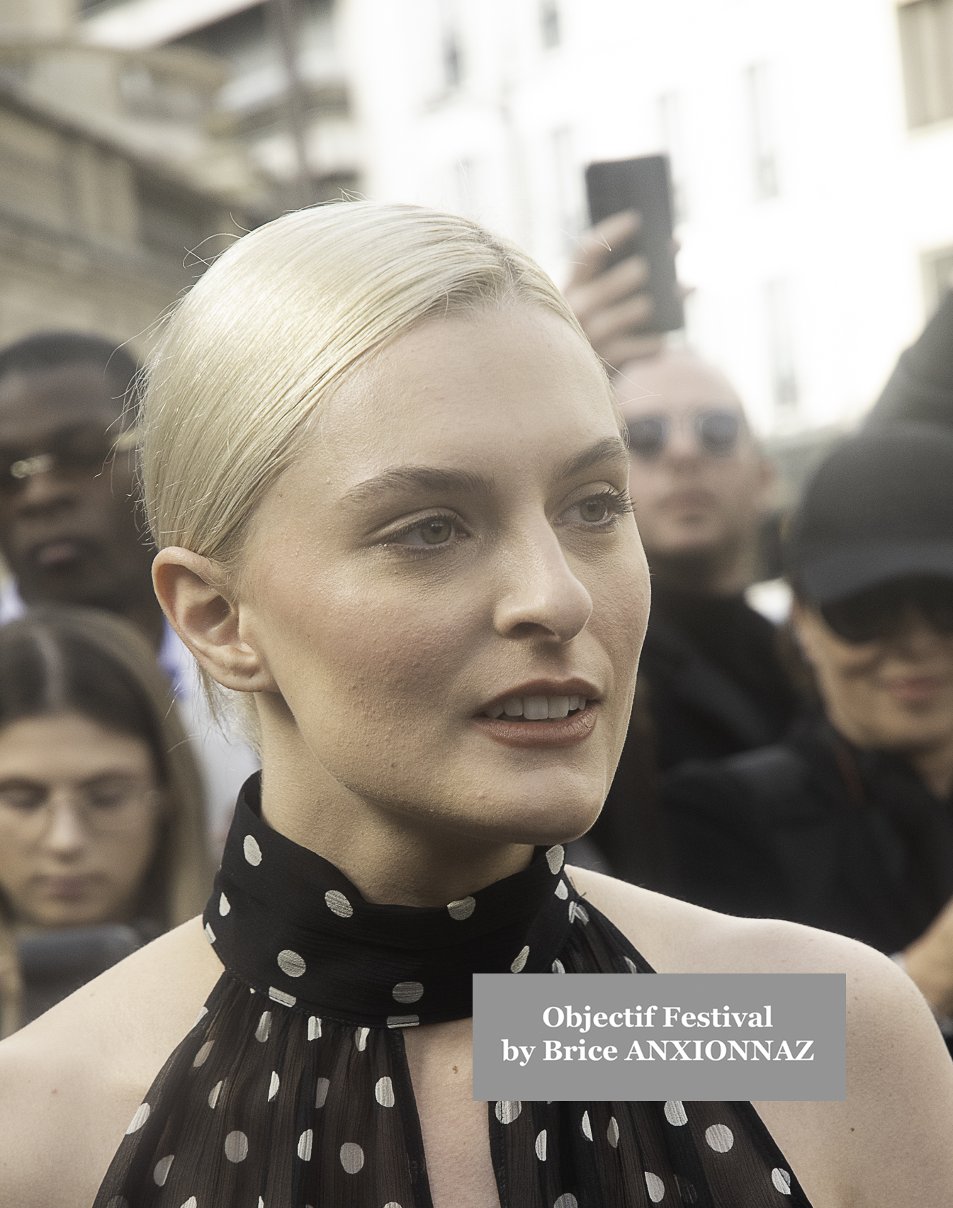 Photo streetstyle de Leonie Hanne -  Streetstyle photos of guest arrivals at the Nina Ricci show lors du défilé Nina Ricci Spring 2025 à Streetstyle-photos-of-guest-arrivals-at-the-Nina-Ricci-show, Paris Fashion Week le 7 March 2025 par Brice ANXIONNAZ (Objectif Festival)